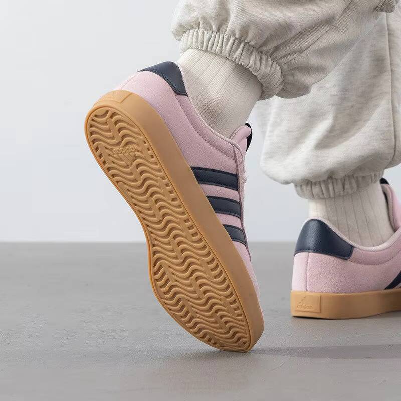 아디다스 여성용 로우탑 스케이트보드 스니커즈 스웨이드  - Street Fashion Adidas 리뷰 및 가격